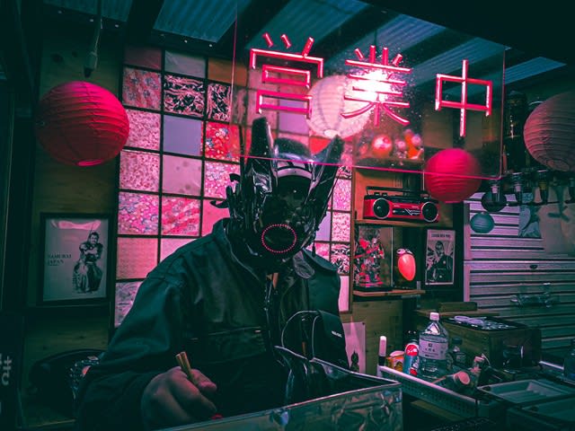 Cyberpunk food stall run by a mecha-head shopkeeper in Osaka's Shinsekai is bursting forth.Enjoy the glittering neon lights and a different world.