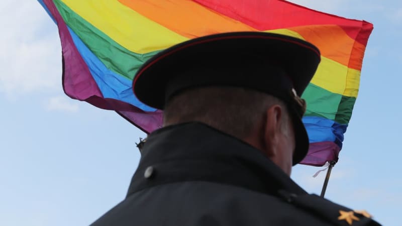 Moscow police raid gay club, day after labeling LGBT activist 'extremist'