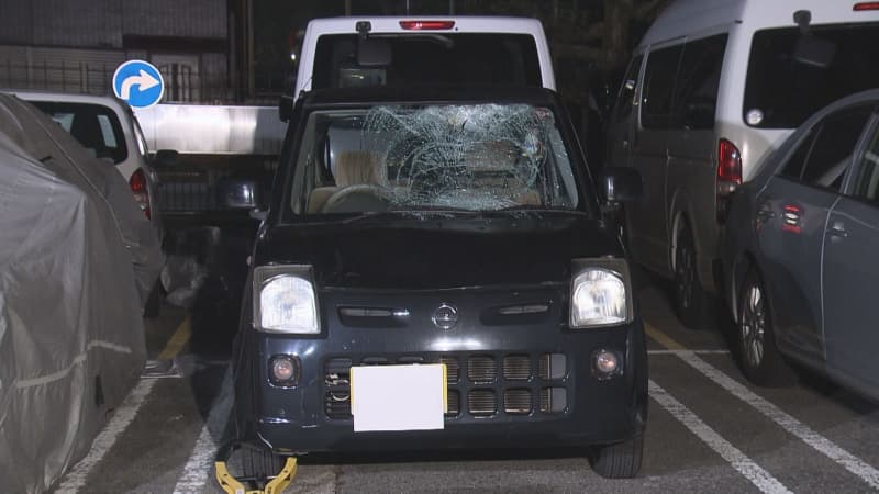 A female junior high school student who was not wearing a helmet was riding her bicycle to a cram school. She was hit by a light vehicle and found unconscious.