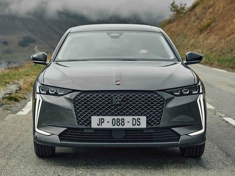 [DS 4 PERFORMANCE LINE] A special edition version of the DS 4 with a sports taste is now available