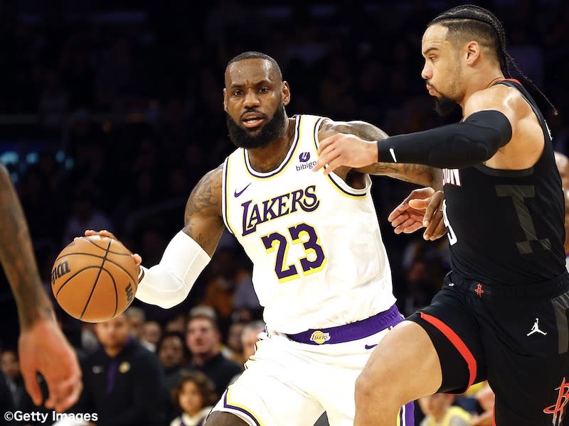 Lakers defeat Rockets with onslaught in the 2nd quarter... Rui Hachimura, who suffered a broken nose, was placed on the bench but was not allowed to return.