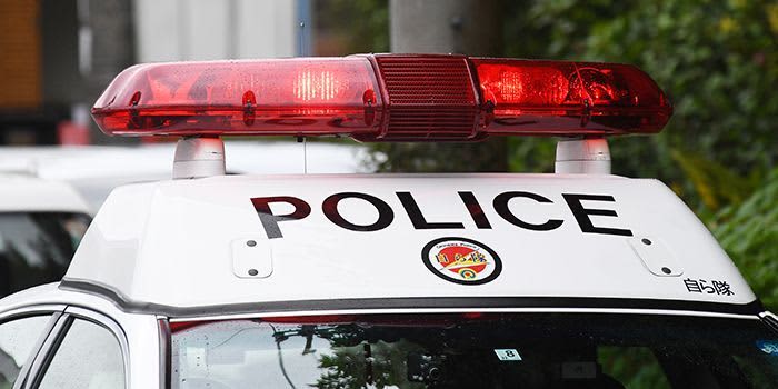Three junior high school students riding a motorcycle fall after being chased by three white motorcycles, two girls injured, Naha City Gushi