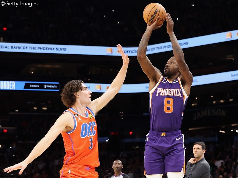 Terrence Ross, the veteran wing who played with the Magic and Suns last season, retires.