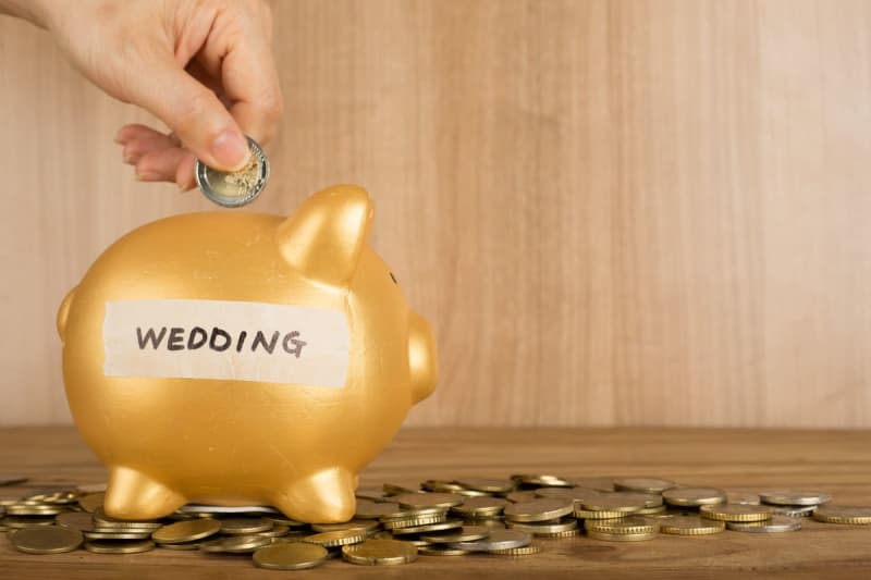 I'm a man in my 20s and want to get married in the future!How much money should I save before getting married?