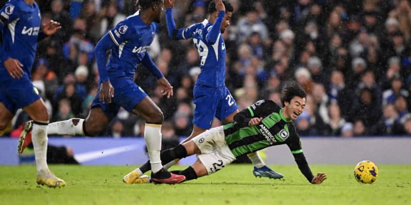 Brighton Kaoru Mitoma comes on as a substitute in the match against Chelsea; ``He's not as sharp as he was before the injury, but he's still a threat,'' said the local commentator.