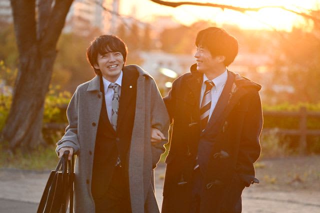 Kei Tanaka & Kento Hayashi's "Ossan's Love" sequel all cranked in, hugging scene in the sunset