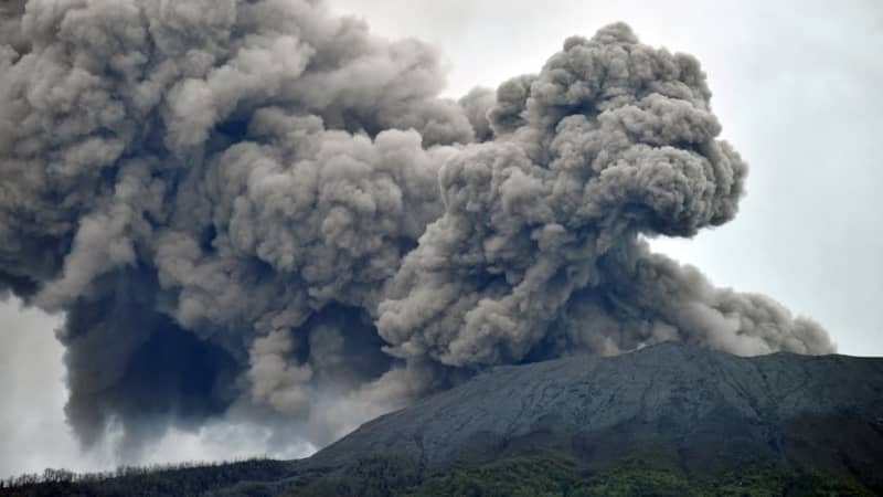 インドネシア・マラピ山が噴火、登山者11人死亡　12人不明