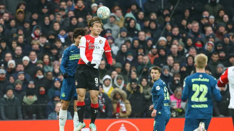 フェイエノールト上田綺世、PSV戦で背中を痛めたか　次節欠場の可能性