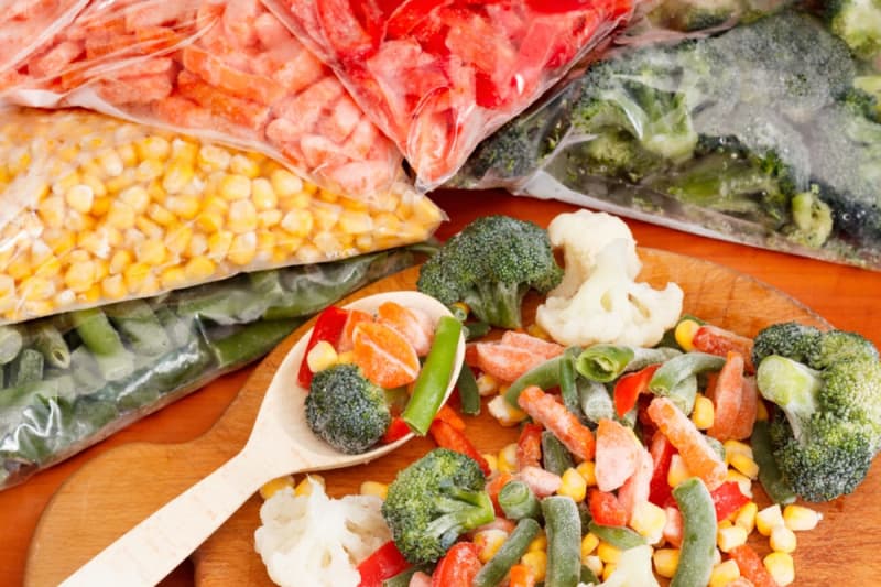 Since I started living alone, I have fewer opportunities to eat vegetables...!Frozen foods and vegetable juices that are easy to consume are...