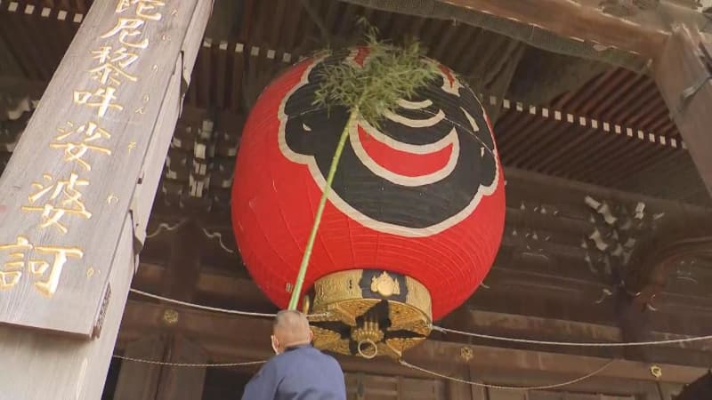 “Soot-wari” cleaning to welcome the new year at Toyokawa Inari Toyokawa City, Aichi