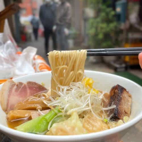 Mitaka [Triple Grilled Pork/Double Ungou] Rich light soy sauce ramen “Bishikku” has made its triumphant return Shareless…