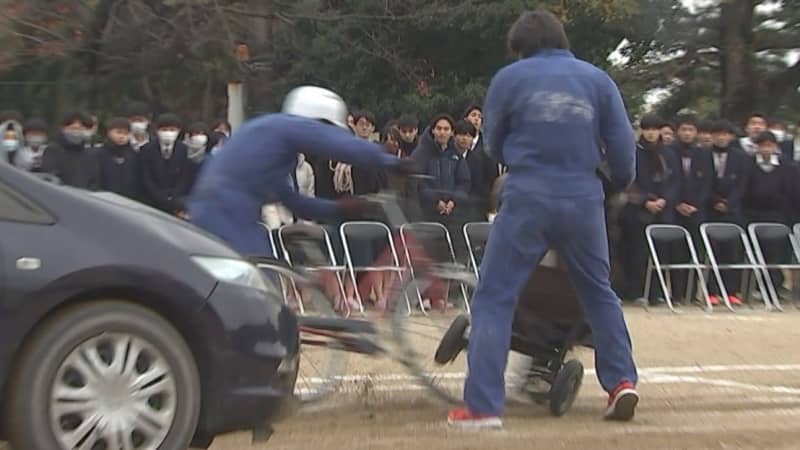 Stuntman realistically recreates Oita appeal to high school students, who have the highest number of bicycle accidents by generation, to drive safely