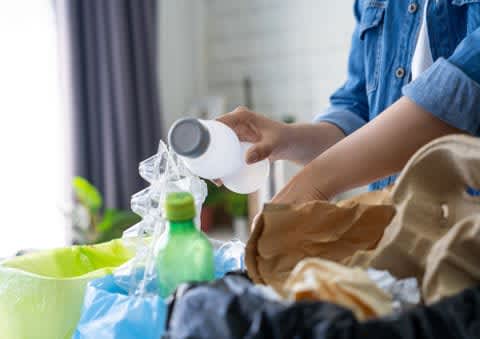 Cellophane tape and 100 yen goods are very useful!Tricks to solve the "year-end and New Year trash problem" taught by cleaning professionals
