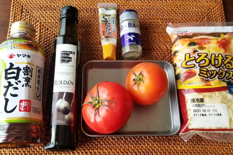 Adding something to the tomatoes makes them even more delicious.In winter, it might be good to eat them piping hot.