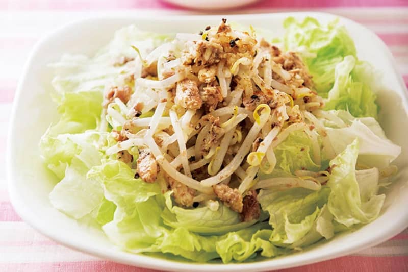 Easy & healthy!Delicious salad recipe with bean sprouts and oil sardines