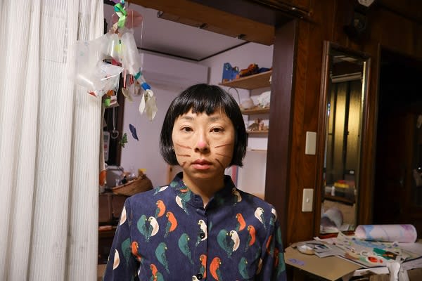 写真家うつゆみこの今がわかる“驚異の部屋” うつゆみこ写真展「あ た ま　 き ま ま　ら っ…