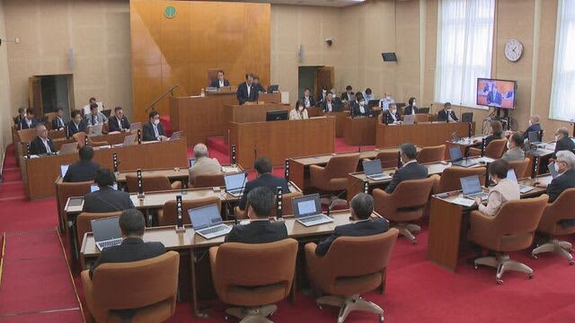 北海道初　自宅から一般質問　議会規則の改正で自宅から議会にオンラインで参加可能に　登別市議会