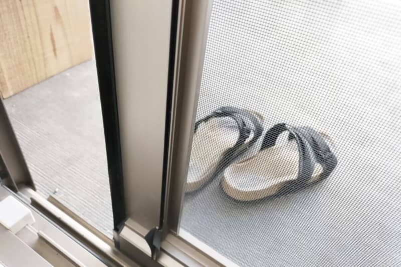 A cleaning professional teaches you how to clean a screen door without fail, and it's eye-opening. ``It's so easy, I'm surprised,'' flooded with responses.