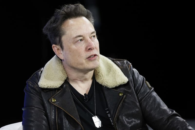 Elon Musk faces a troubling lawsuit from a form…