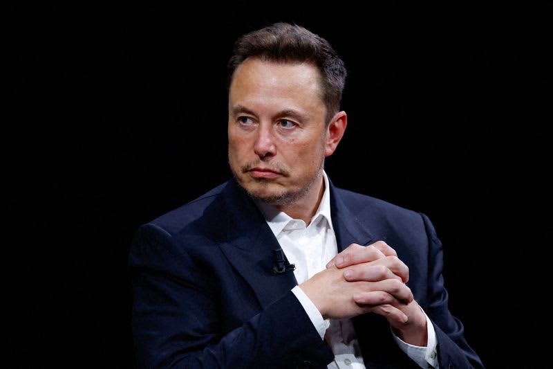 Mr. Musk posts that the conversational AI “Glock” will be fully available on the X paid plan