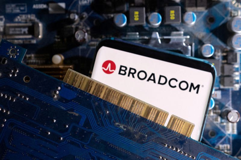 U.S. Broadcom's FY24 sales forecast falls below forecast due to intensifying competition, etc.