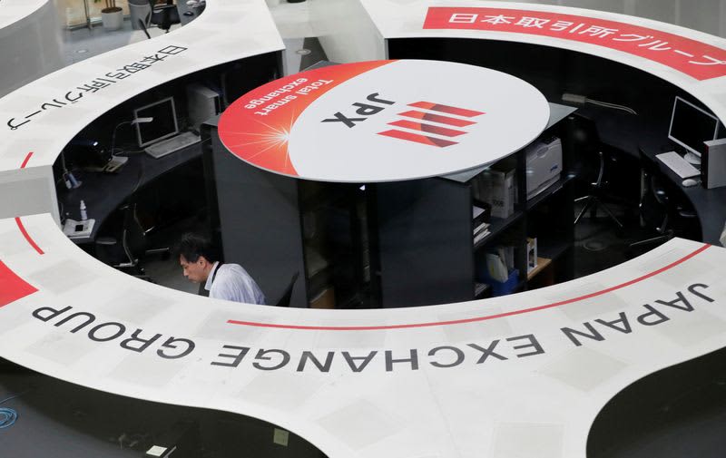 The Nikkei average continues to fall, disgusted by the strong yen due to speculation of Bank of Japan policy revisions