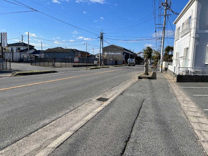 ``I realized it too late'' A car collided with a man in his 80s who was lying on the road with his bicycle, killing the man in Fukushima