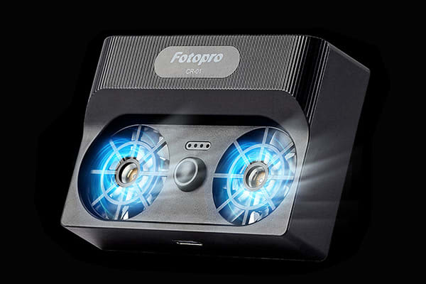 ``Camera cooler'' for heat protection when shooting under the scorching sun or for long periods of time.Uses a built-in battery type and Peltier element...