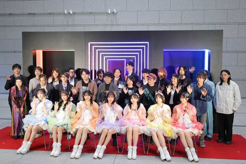 FRUITS ZIPPER creates pixel art at Nippon TV's 70th anniversary event. Suzuka Chinzai says, ``Mysterious and fun...