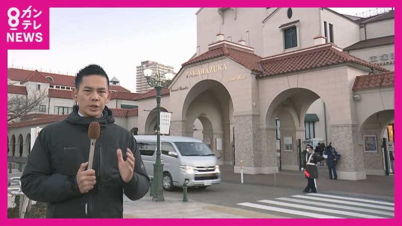 Takarazuka Revue resumes performances for the first time in 2 months. Fans express ``disappointment'' over the company's response. A moment of apology is also made before the performance [From Hyogo]