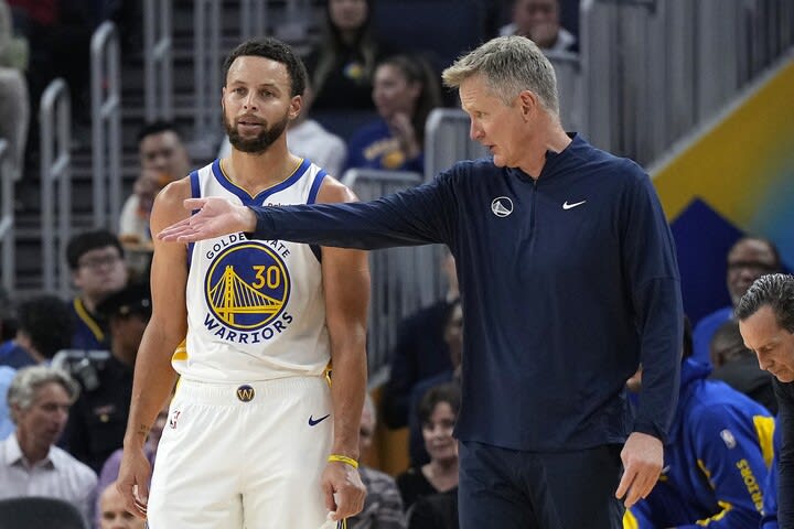 "This year, the puzzle doesn't fit."Head coach Kerr reveals his struggles with recruiting players: ``I don't even think about changing the starting lineup...''