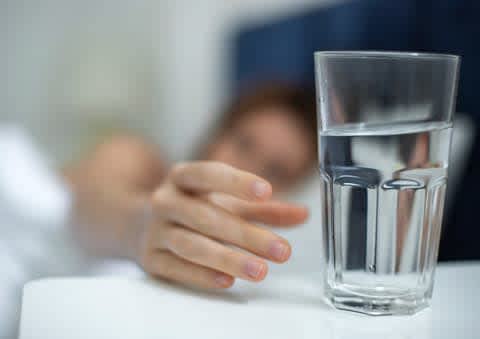 Drinking water before bed is the cause...!? What are the behaviors that are at risk of leading to "dementia" and how to deal with them?