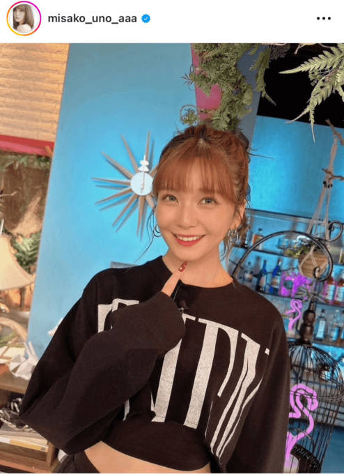 「ポニテは反則」宇野実彩子、“あざとさ”を込めた腹チラ衣装SHOTにファン悶絶「似合いすぎ」「最高」
