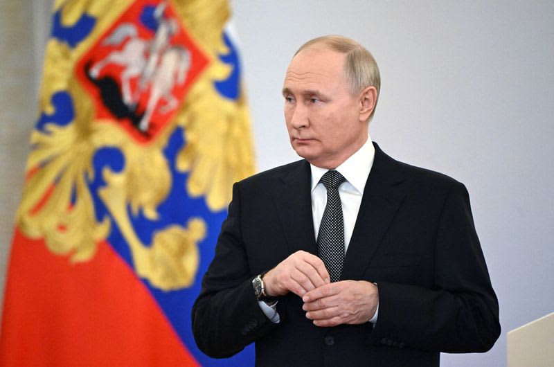 Putin announces candidacy for next year's presidential election, with path to power until 2030