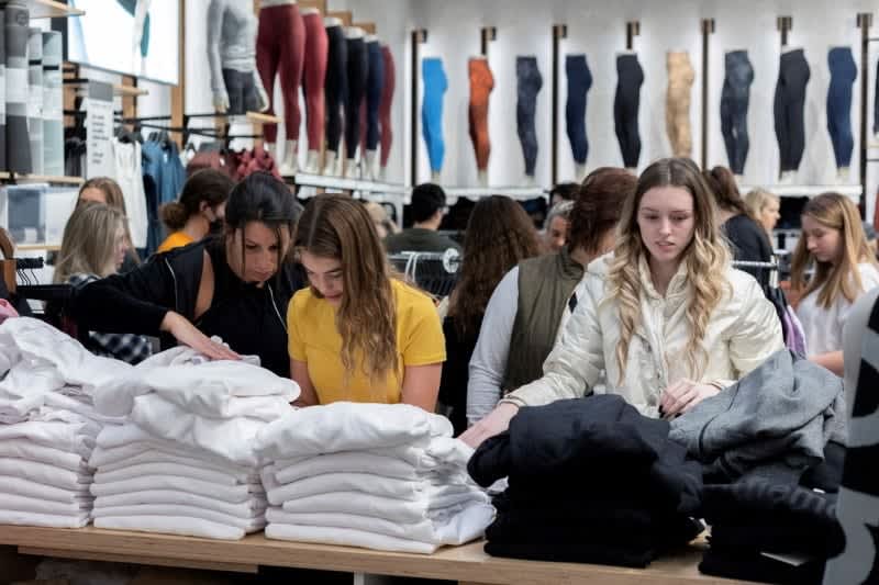 Michigan consumer confidence rises for the first time in five months in December, inflation expectations fall