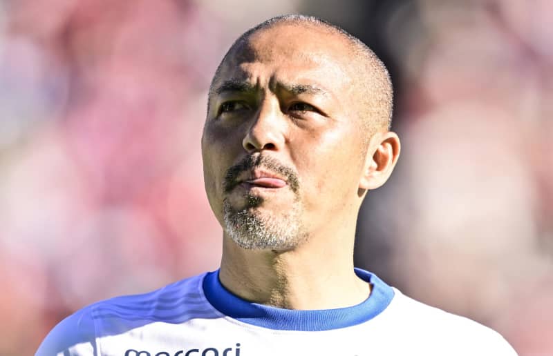 「衝撃の並び」「天才と天才」J1札幌MF小野伸二が“居酒屋スリーショット“で”レジェンド”と共…
