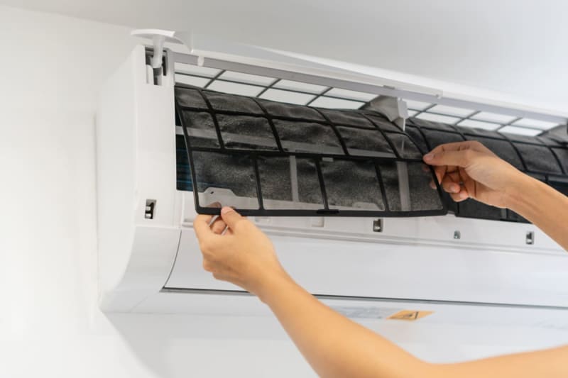 I want to "clean" my air conditioner regularly, but it seems expensive to hire a professional!What is the price difference between doing it yourself?