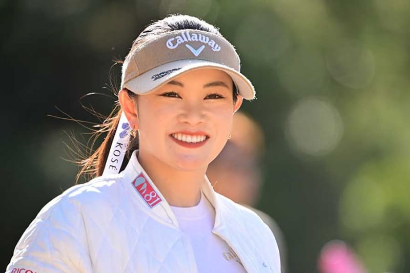 女子ゴルフ河本結、花柄ワンピで挨拶回り　お洒落な私服3パターンで大忙し「来季も精進します」