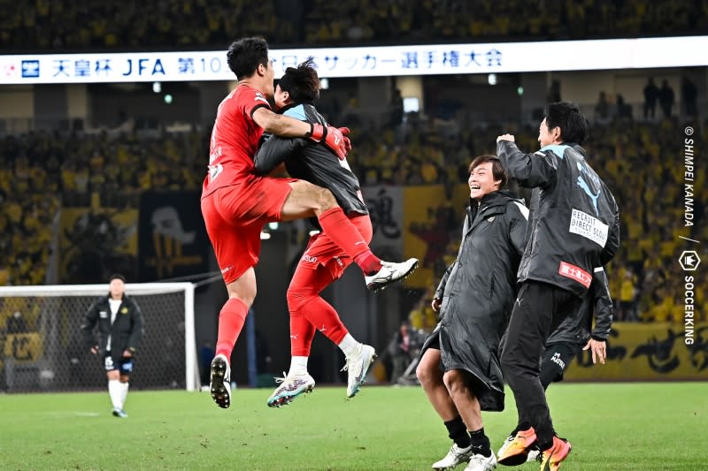 川崎F、3大会ぶり2度目の天皇杯優勝！　PK戦までもつれ込む死闘の末に柏を下す
