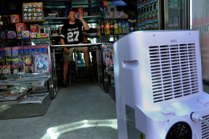 Focus: Air conditioning manufacturers aim for technological innovation in a warming world; cost is an issue