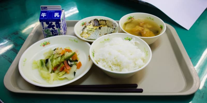 Did you know!? Surprising rules for school lunches.A book full of school lunch trivia told by a school nutritionist - Introducing a new book that attracts attention