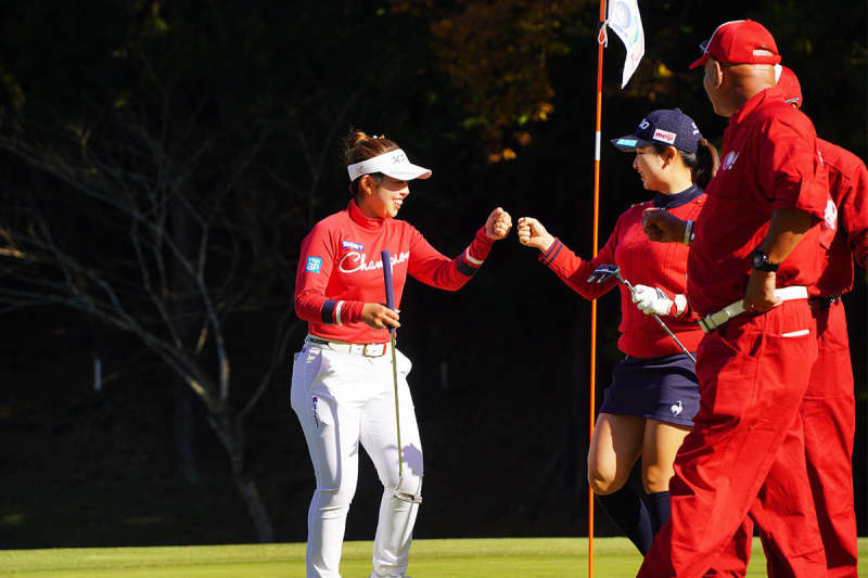 女子が圧勝でタイトル奪還 MVPに岩井明愛／3ツアー対抗戦