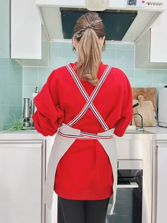 Minayo Watanabe's back shot of herself wearing an apron is said to be "nice"