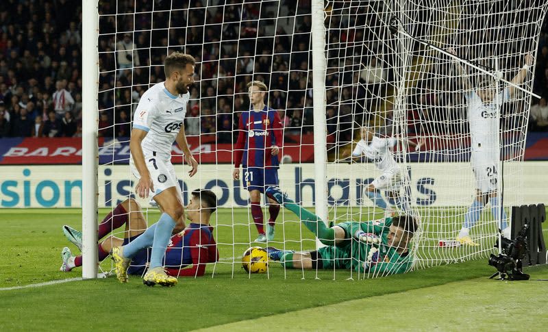 Soccer=Barcelona suffers heavy defeat to leaders Girona with 4 goals conceded