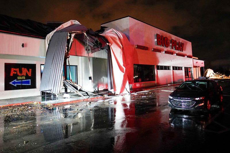 At least 6 people killed in tornado in Tennessee, recovery efforts rushed