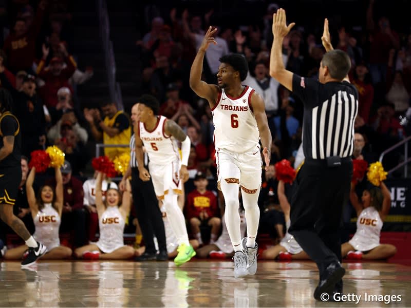 LeBron James's son Bronny makes his official college game debut... A transcendent block burst inherited from his parents
