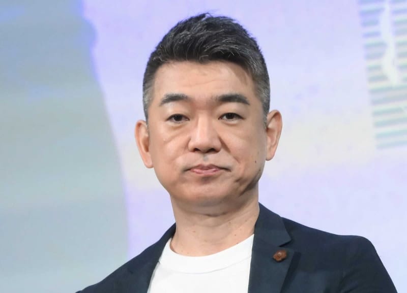 Toru Hashimoto was famous for not being able to make drinks in time at his own parties, and for not having air toasts or food.