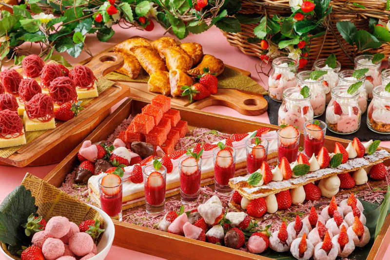 Strawberry buffet at The Park Front Hotel in Osaka, 3 types of “freshly