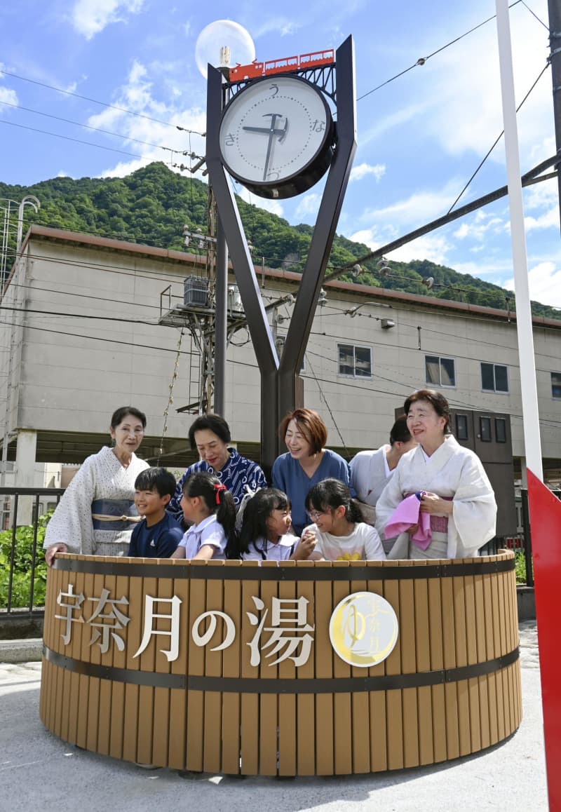 開湯100年で記念時計、富山 宇奈月温泉 ｜ 共同通信