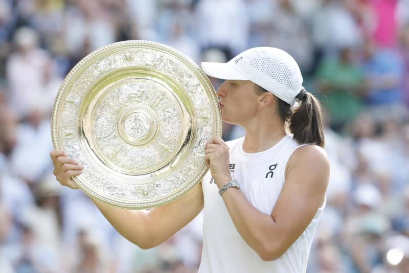 【新品】on テニス 白 Court Cap シフィオンテク ウィンブルドン シフィオンテクが初優勝 ウィンブルドン第13日 | NEWSjp